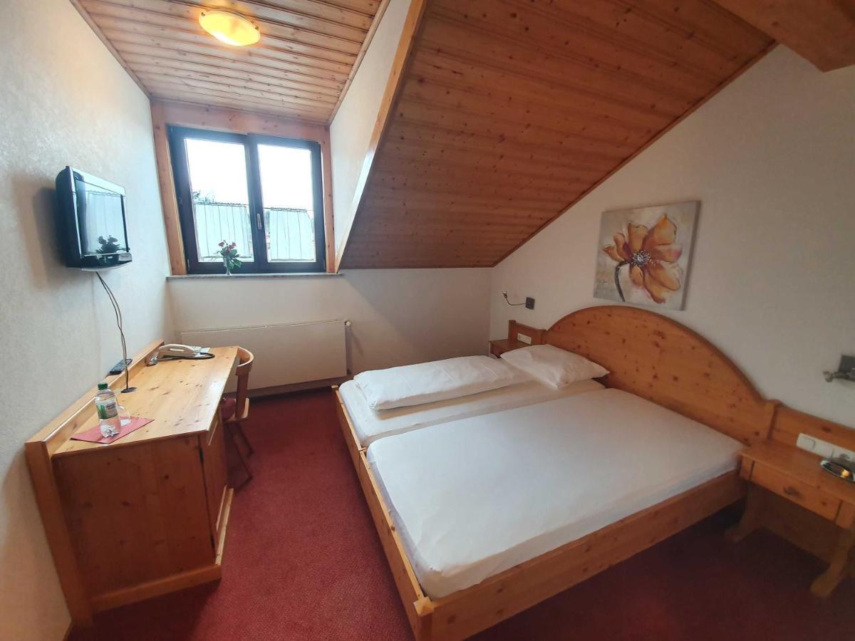 Landgasthof Brunnenwirt Zum Meenzer Fischbachtal Bagian luar foto