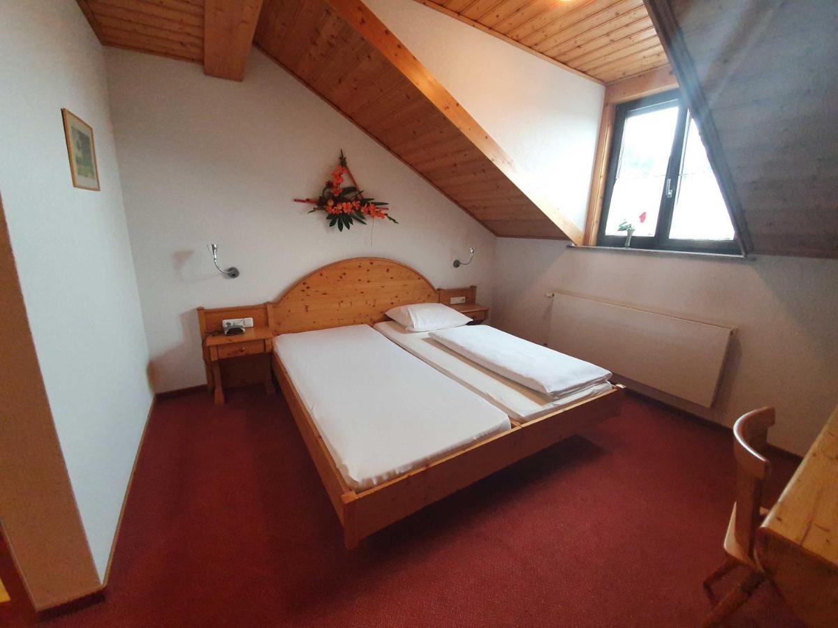 Landgasthof Brunnenwirt Zum Meenzer Fischbachtal Bagian luar foto